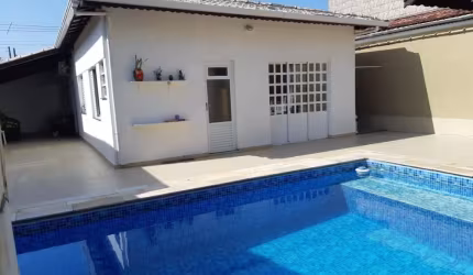 MARAVILHOSA CASA COM PISCINA 3 DORMS