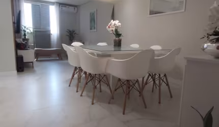 Impecável apartamento no Canto do Forte, pé na areia!!