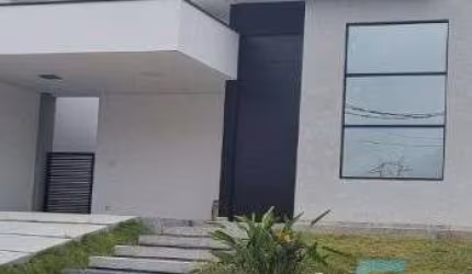 Condomínio Aruã - Casa à venda no condomínio Aruã, com 3 suítes, sendo 1 master com closet.