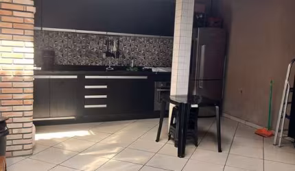 Sobrado à venda no bairro Vila Nova Cintra em Mogi das Cruzes, SP, 127 mt², com 3 dormitórios, sendo 1 suíte