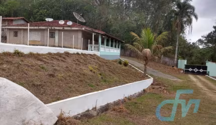 Sítio à venda com 24.000 MT2 de área total em Mogi das Cruzes, SP, com casa principal, casa auxiliar,salão de festas e estábulo