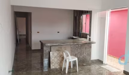 Casa à venda no bairro Alto Ipiranga em Mogi das Cruzes com edícula nos fundos.