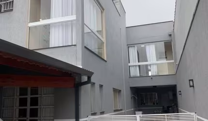 Sobrado à venda no bairro Jardim Quaresmeira em Suzano, com 3 suítes