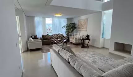 Casa Sobrado Alto Padrão à venda na Vila Oliveira em Mogi das Cruzes, SP, com 3 suítes e 348 m² de área construída.
