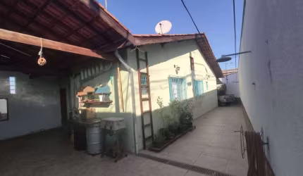 Casa térrea para venda em Vila Brasileira, Mogi das Cruzes, SP. Imóvel com 3 quartos sendo 1 suíte e 2 vagas.