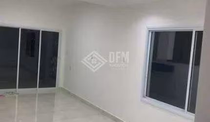 Sobrado à venda no bairro Vila Brasileira em Mogi das Cruzes, SP, com 3 dormitórios, sendo 1 suíte com sacada.