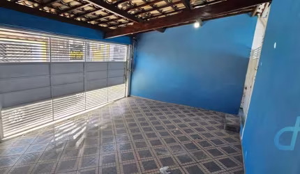 Casa para locação no bairro Parque Santana em Mogi das Cruzes, SP, com 3 dormitórios, sendo 1 suíte.