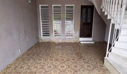 Sobrado à venda no Centro de Mogi das Cruzes, SP, com 2 Casas independentes e Garagem