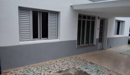 Casa Térrea à venda no Jardim Carolina em Mogi das Cruzes, SP, próximo ao centro com 5 dormitórios