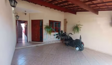 Casa a venda em Itapetininga, terreno grande e plano.