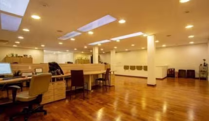 Casa comercial com 4 salas para alugar na Rua Frei Galvão, 135, Jardim Paulistano, São Paulo por R$ 37.009