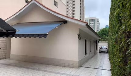 Casa comercial com 10 salas para alugar na Alameda dos Nhambiquaras, 711, Indianópolis, São Paulo por R$ 25.009