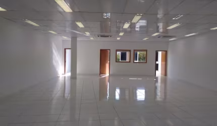 Sala comercial com 3 salas para alugar na Rua da Liberdade, 834, Liberdade, São Paulo por R$ 9.013