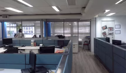 Sala comercial com 6 salas para alugar na Rua Líbero Badaró, 471, Centro, São Paulo por R$ 7.027