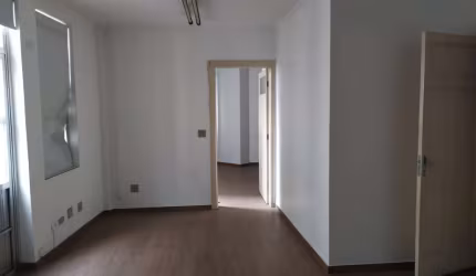 Sala comercial com 3 salas para alugar na Rua Cristóvão Colombo, 63, Sé, São Paulo por R$ 2.127