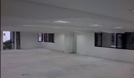 Sala comercial com 1 sala para alugar na Rua Sansão Alves dos Santos, 20, Cidade Monções, São Paulo por R$ 8.522