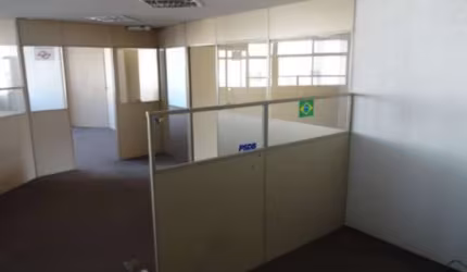 Sala comercial com 1 sala para alugar na Rua Santo Antônio, 184, Centro, São Paulo por R$ 8.017