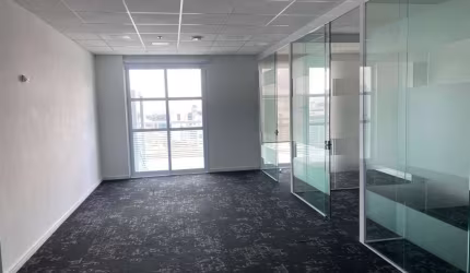 Sala comercial com 4 salas para alugar na Avenida Doutor Chucri Zaidan, 1550, Vila Cordeiro, São Paulo por R$ 13.506