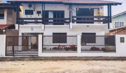 Sobrado à Venda no Centro de Barra Velha