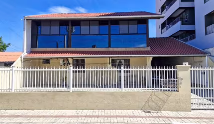 Excelente Sobrado Averbado no Bairro Gravatá em Navegantes!!