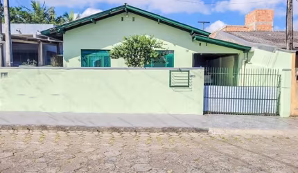 Casa localizada no bairro Porto das Balsas