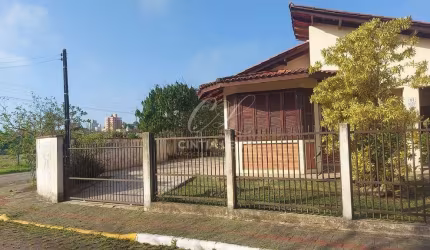 Casa a venda no Centro de Piçarras- SC