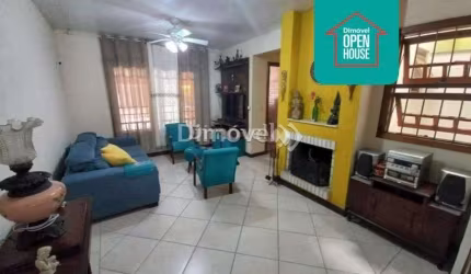 Casa com 3 quartos à venda na Rua Olécio Cavedini, 45, Espírito Santo, Porto Alegre por R$ 750.000