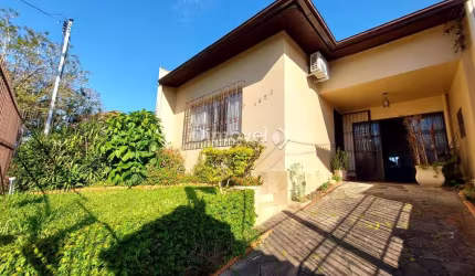 Casa com 2 quartos à venda na Rua Landel de Moura, 1693, Tristeza, Porto Alegre por R$ 500.000