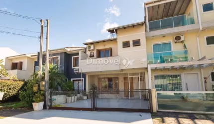 Casa com 3 quartos à venda na Rua Alexandre de Gusmão, 189, Hípica, Porto Alegre por R$ 585.000