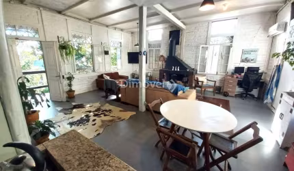 Casa com 3 quartos à venda na Rua Charruas, 59, Espírito Santo, Porto Alegre por R$ 750.000