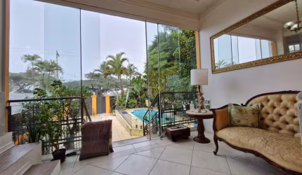 Casa com 3 quartos à venda na Avenida Guaíba, 4572, Vila Assunção, Porto Alegre por R$ 1.800.000