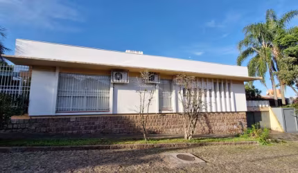 Casa com 3 quartos à venda na Rua Pinaré, 203, Vila Assunção, Porto Alegre por R$ 1.500.000