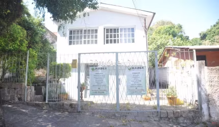 Casa com 3 quartos à venda na Rua Liberal, 1115, Tristeza, Porto Alegre por R$ 480.000