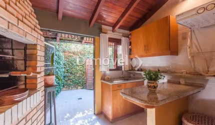 Casa em condomínio fechado com 3 quartos à venda na Rua Doutor Possidônio Cunha, 273, Vila Assunção, Porto Alegre por R$ 720.000