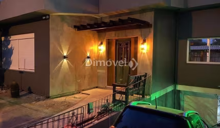 Casa com 3 quartos à venda na Rua Jataí, 331, Cristal, Porto Alegre por R$ 2.300.000