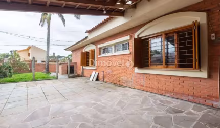 Casa com 3 quartos para alugar na Rua Oiampi, 420, Guarujá, Porto Alegre por R$ 4.000