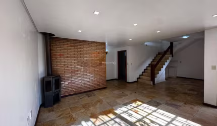Casa em condomínio fechado com 2 quartos para alugar na Rua Carlos Júlio Becker, 295, Tristeza, Porto Alegre por R$ 4.800