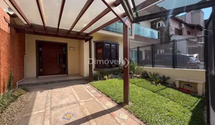 Casa com 3 quartos para alugar na Rua Roberto Santini, 194, Hípica, Porto Alegre por R$ 4.500