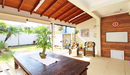 Casa em Condomínio à venda com 3 quartos 192 m²