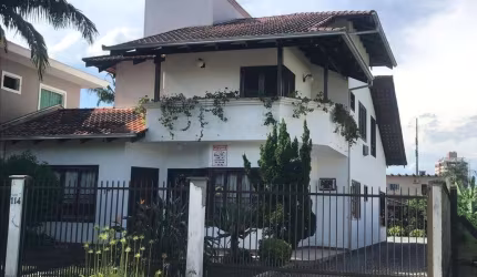 CASA no ANITA GARIBALDI com 4 quartos para VENDA, 296 m²