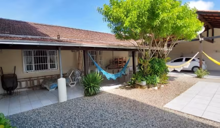 Linda casa mobiliada em Penha!