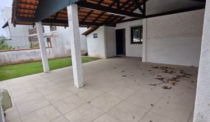 CASA NA PRAIA DO QUILOMBO EM PENHA