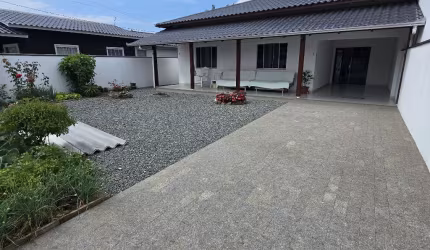 Linda Casa no Centro de Penha