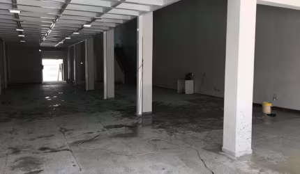 LOJA COM PÉ DIREITO DUPLO MAIS MEZANINO COM SALAS REFORMADA PROXIMO AO PISTAO SUL