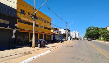 PREDIO COMERCIAL, loja pé direito duplo, com mezanino, 2 wcs, mais 1 pavimento com 6 apts de 2 quartos RUA 3 CHACARA 29