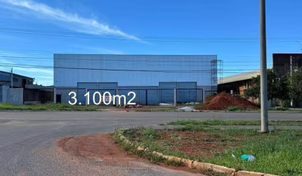 galpão com 3100 m2 pé direito 6mts com doca terreno 4.200 m2 novo, muito bem localizado com 3.100m2, 2 docas, ótima localização no setor industrial de Ceilândia, na quadra 20,