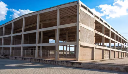 GALPAO SIA TRECHO 2 COM 8.300m vendo ou alugo terreno 7.200m2