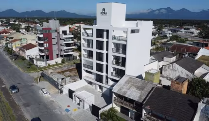 Apartamento em prédio frente mar em  -  Matinhos