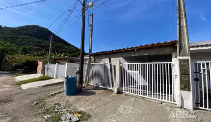 Casa em Tabuleiro  -  Matinhos