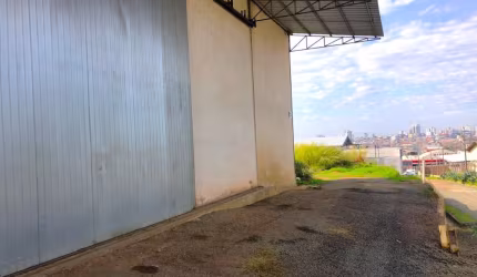 Amplo Barracão Comercial para locação.